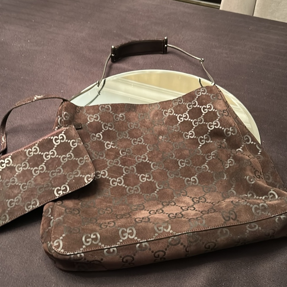 Vintage Gucci chocolate brown logo shoulder bag/feed bag in suede